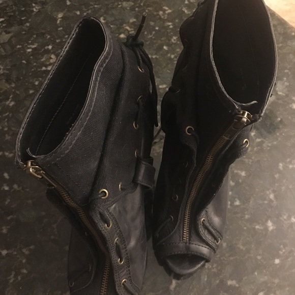 Size 8.5 heels - Picture 2 of 5